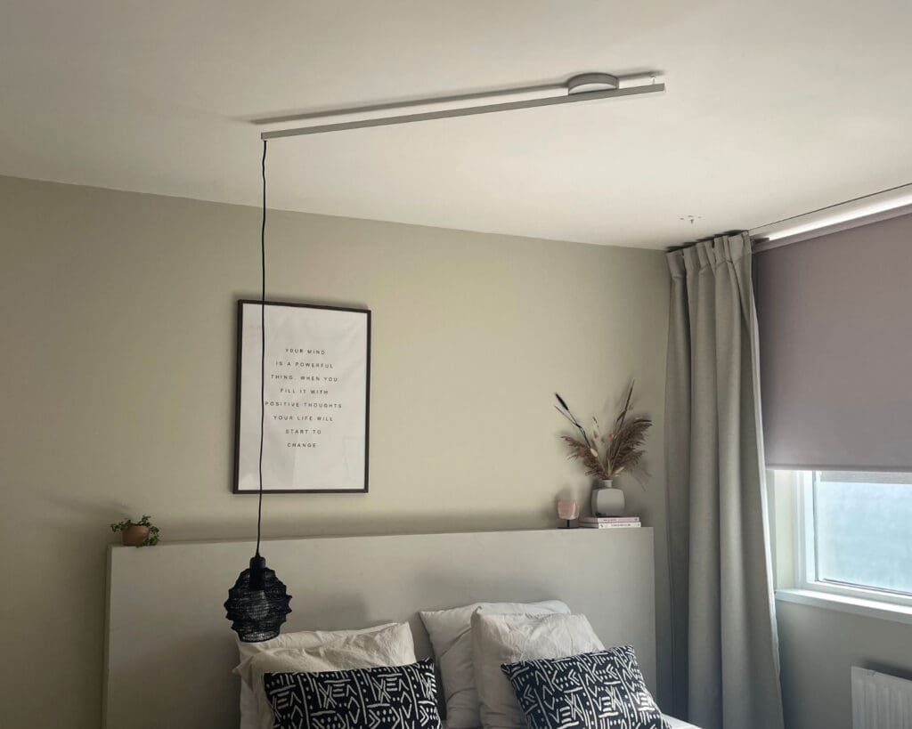 Lightswing Single white in bedroom